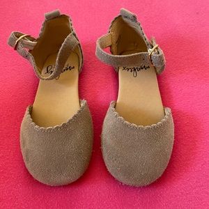 Monkey Feet Usa grey suede shoe